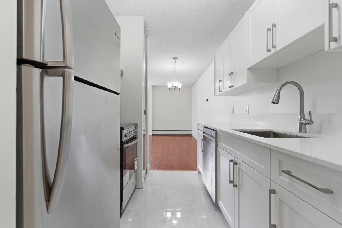 2012 Fullerton Avenue 706