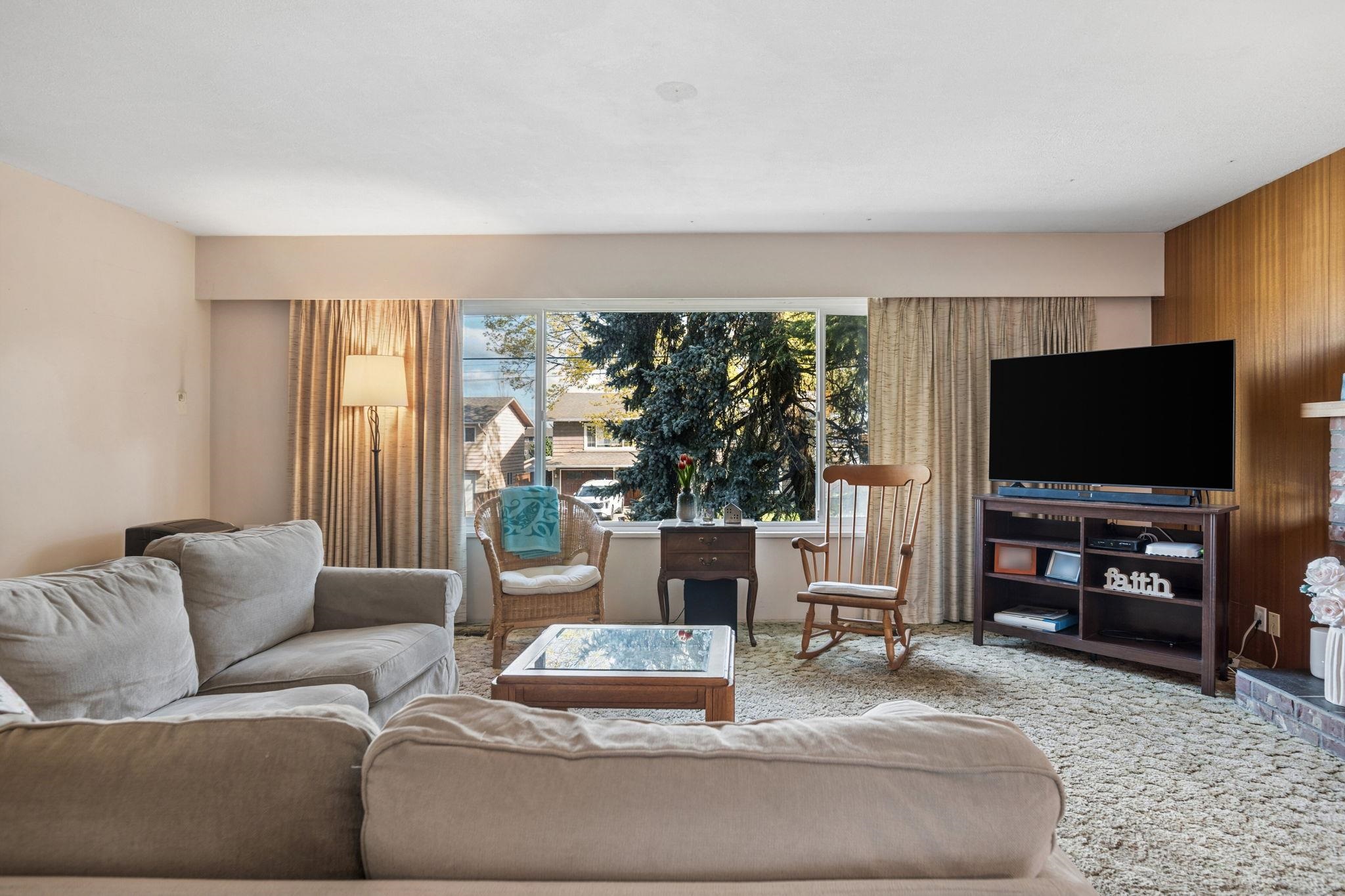 5392 Maple Crescent