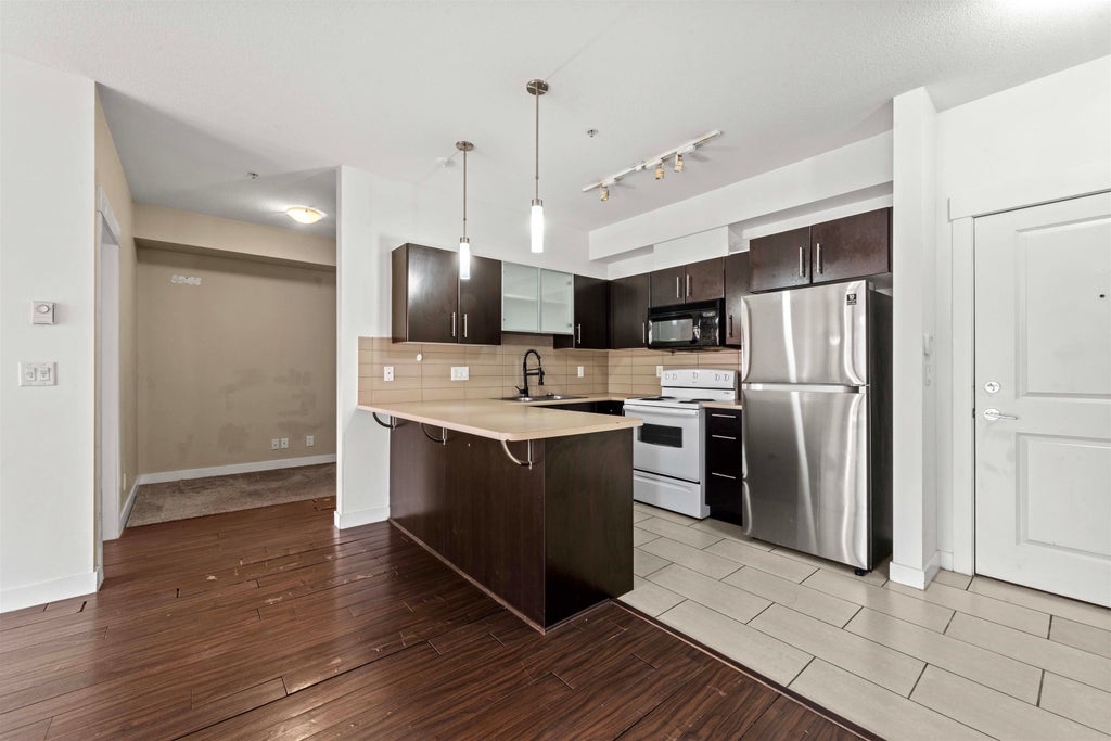 Photo of 33545 Rainbow Avenue #111, Abbotsford, BC V2S 1Z6 (MLS # R3153368)