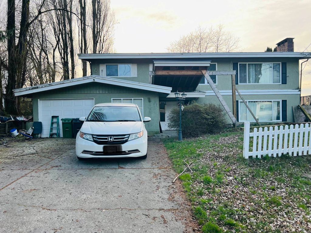 Photo of 2713 Moorland Street, Abbotsford, BC V2T 3V4 (MLS # R3115093)