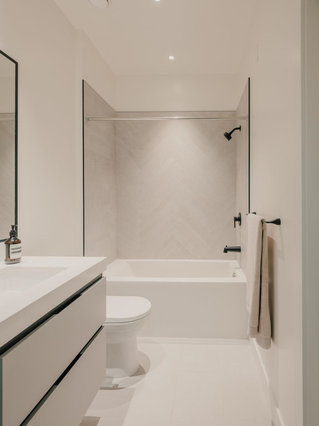 listing image 1100930158821854963