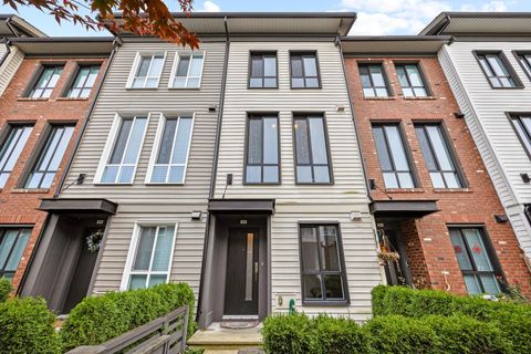 15898 27 Avenue 65 Surrey BC V3Z 0T2