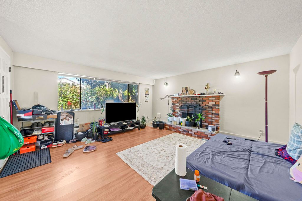 listing image 1106561659032322078