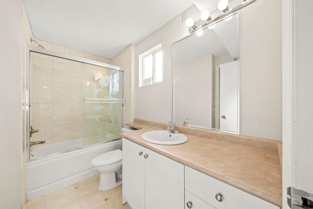 listing image 1101392555839475642