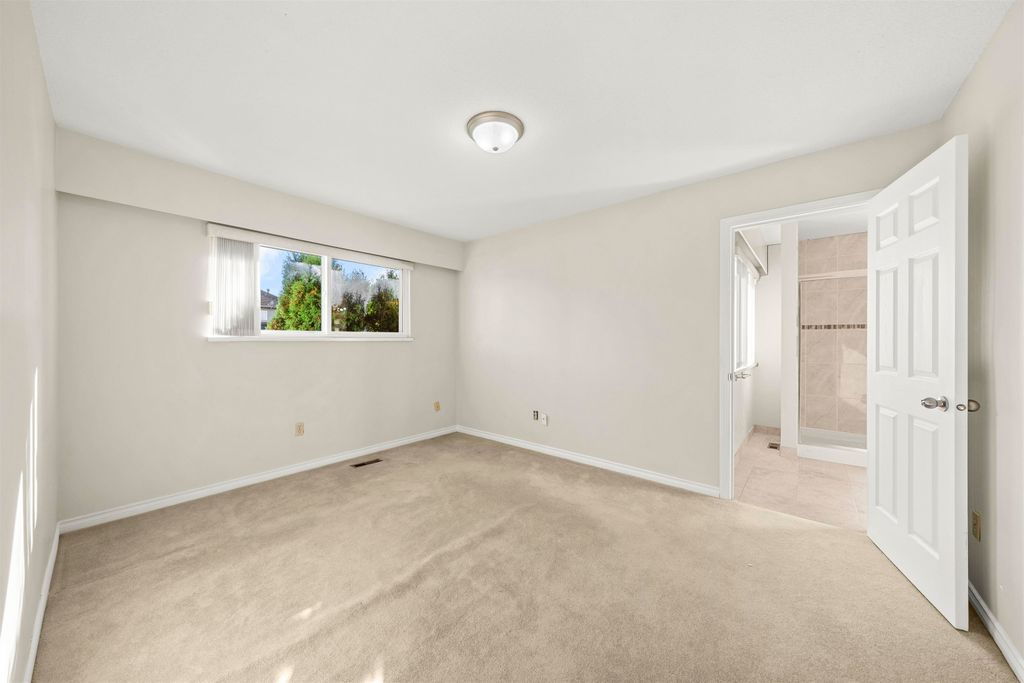 listing image 1105393472340123010