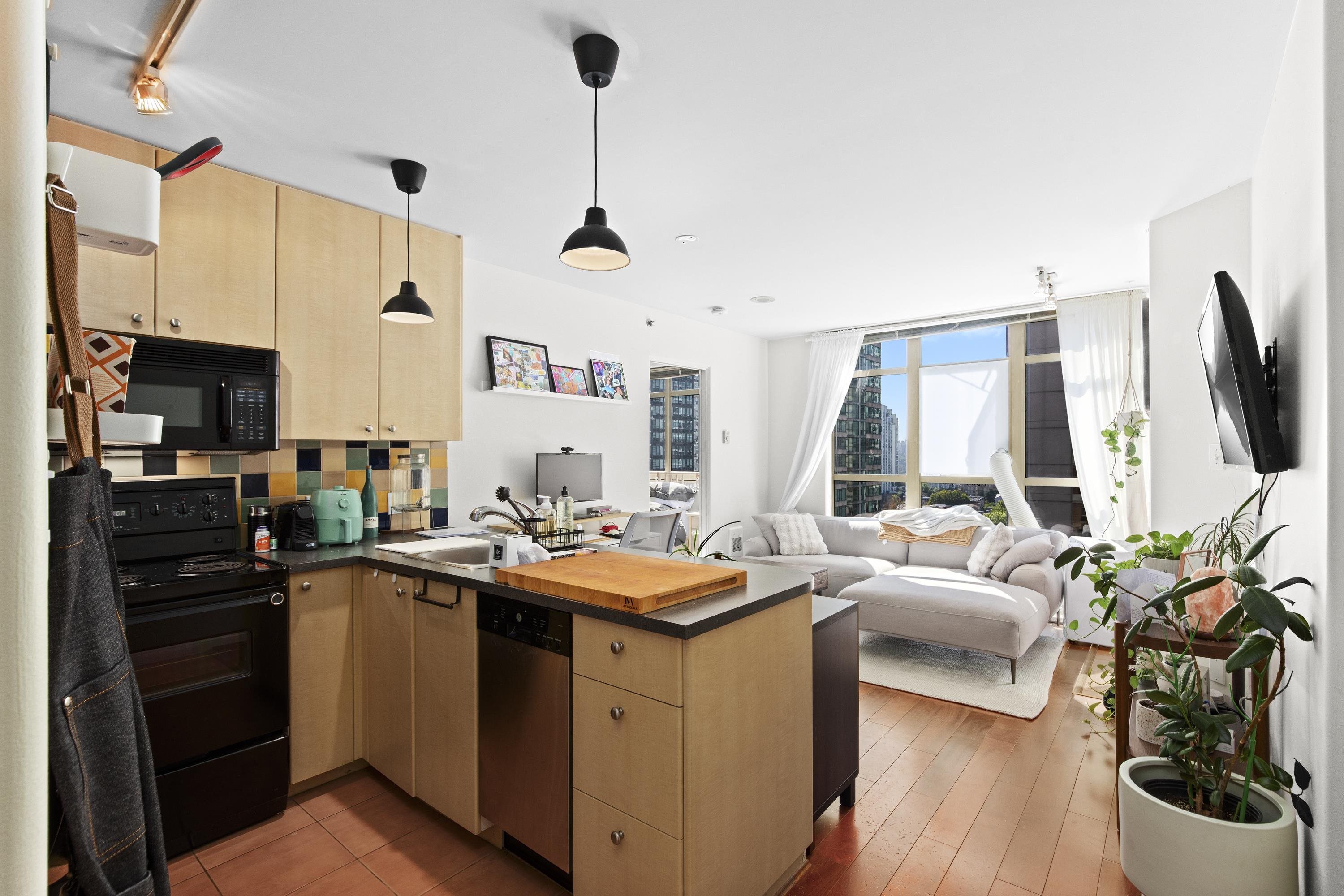 819 Hamilton Street 1105