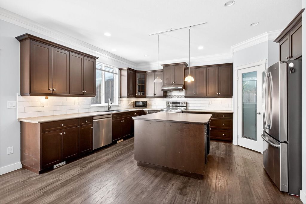 listing image 1100760524418677482