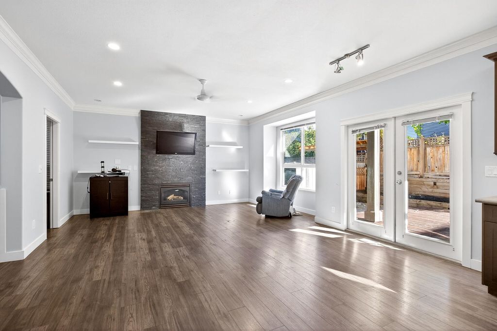 listing image 1107930755059008935