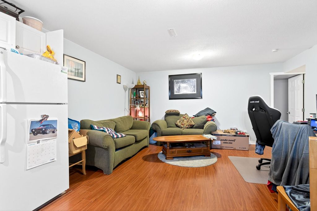 listing image 1104462330166721407