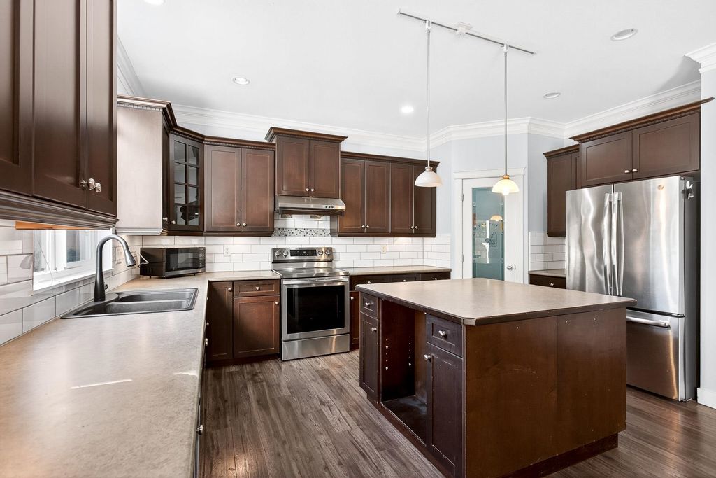 listing image 1108494788250105087