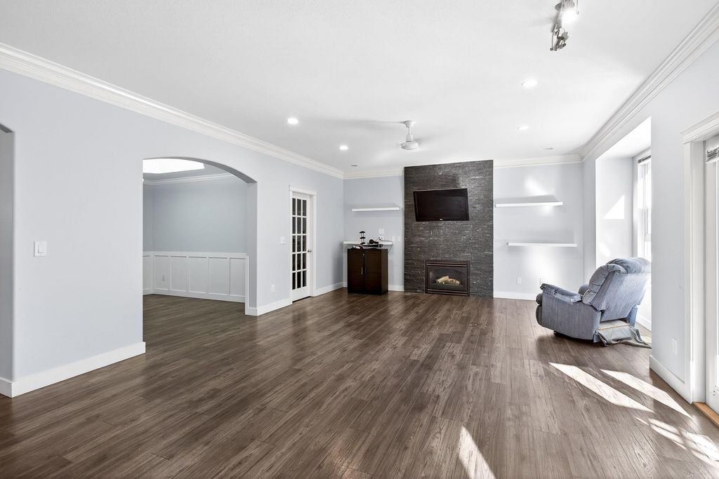 listing image 1105396730653496731