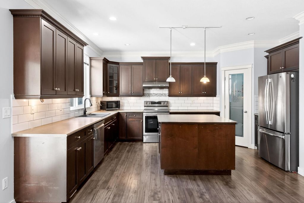 listing image 1108766282247381217