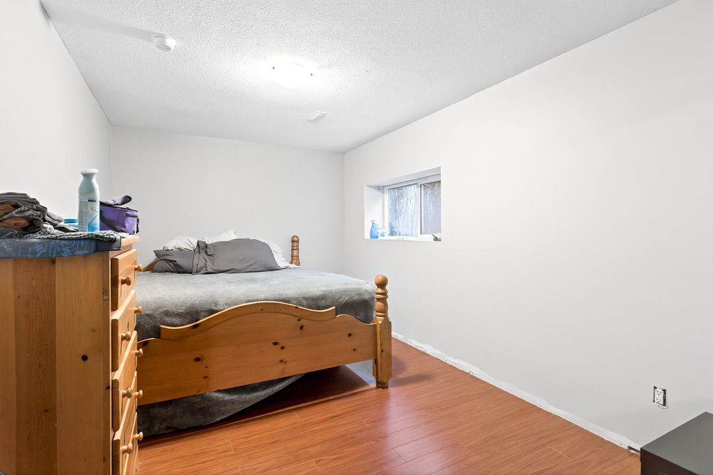 listing image 1105579502343701156