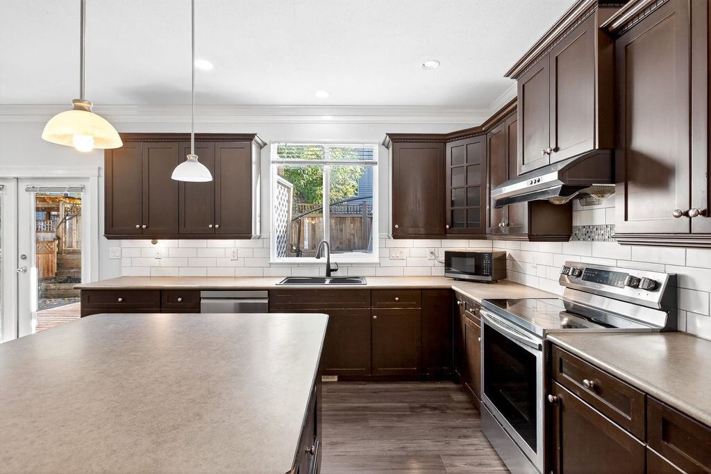 listing image 1108489146775594350