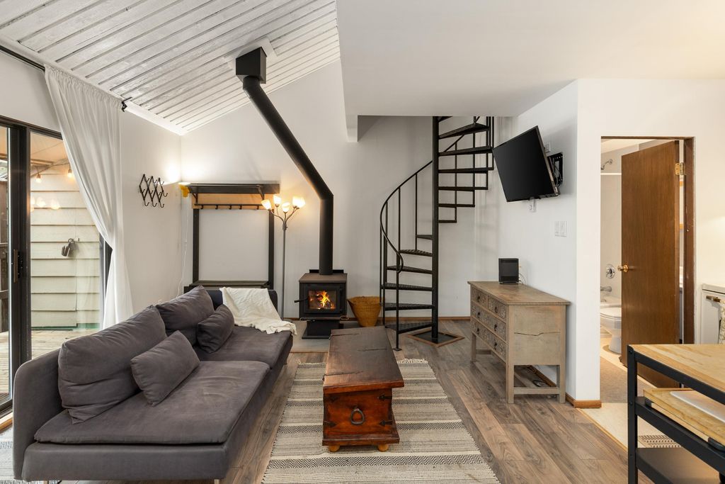 listing image 1109794157940076185