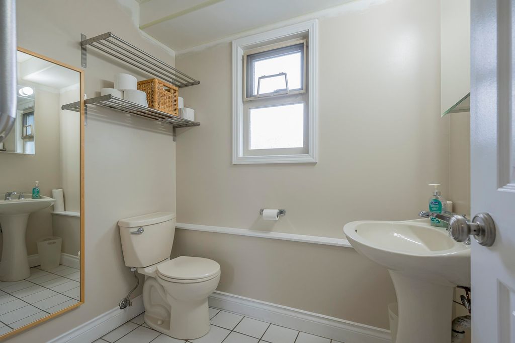 listing image 1100174484675433424