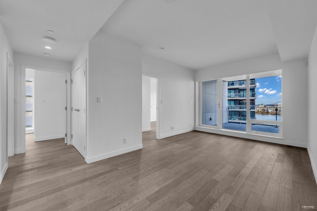 listing image 1100934603320629825