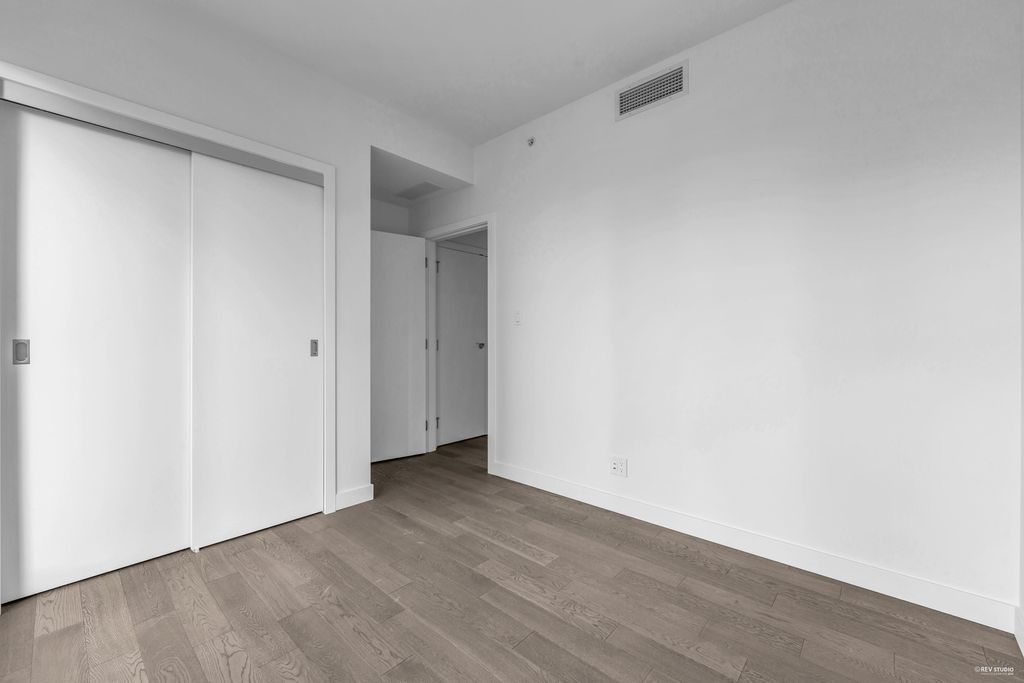 listing image 1105720094079861225