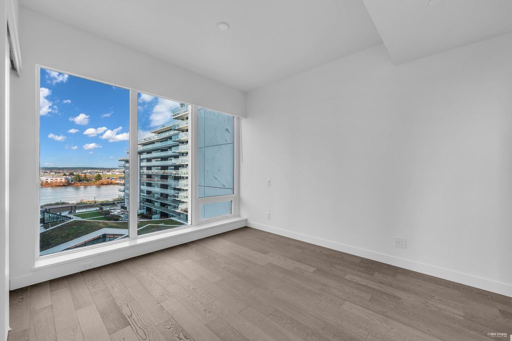 listing image 1106029871576457025