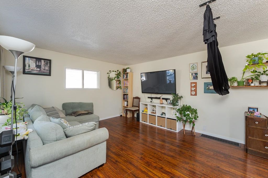 listing image 1108914543940829499