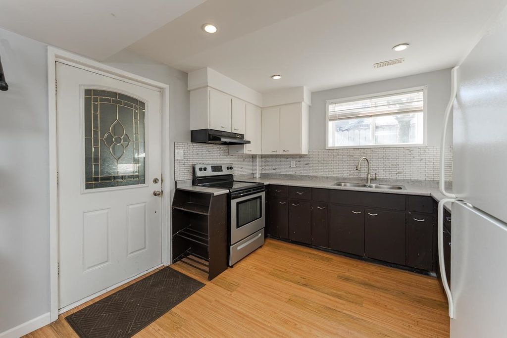 listing image 1102597665445286994