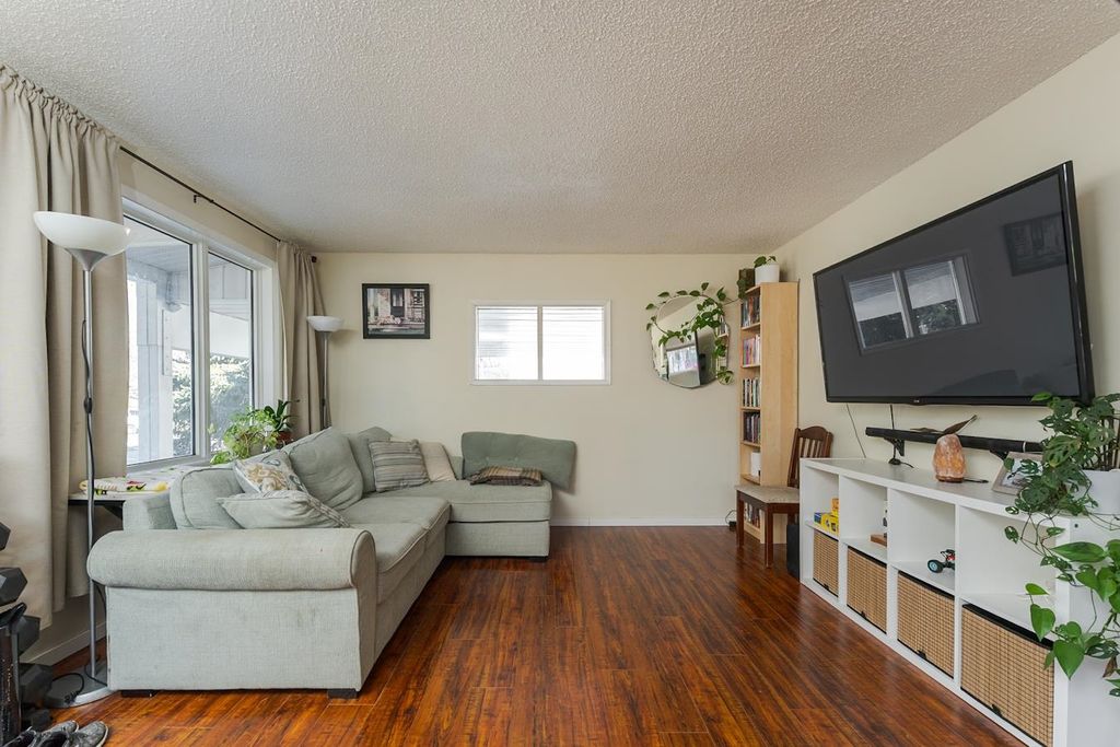 listing image 1100680111636536800