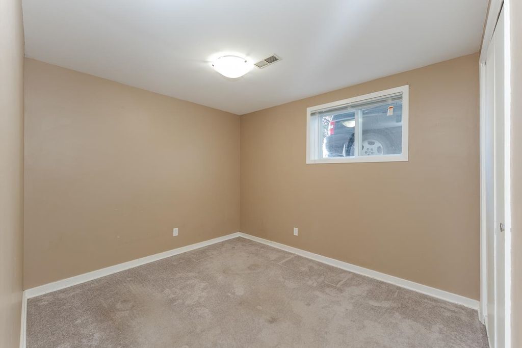 listing image 1104580428788123261