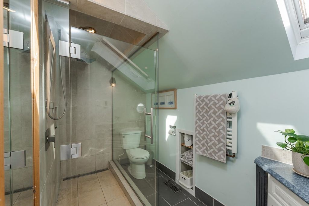 listing image 1105320712520235157