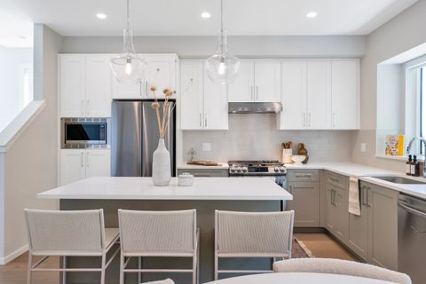 1871 165a Street 35 Surrey BC V3Z 9N3