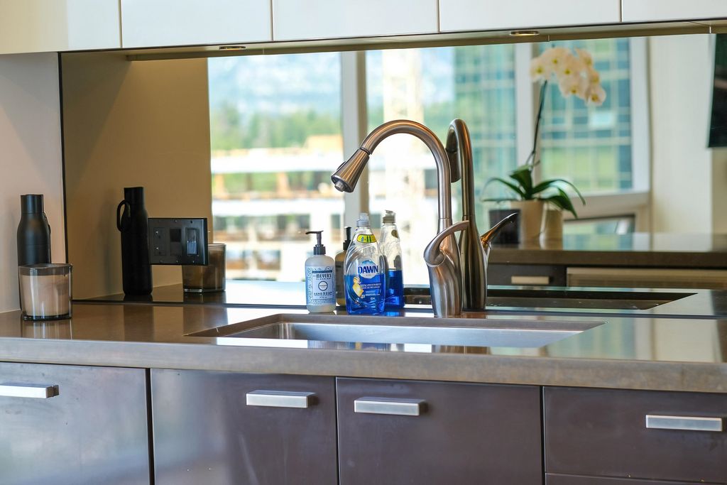 listing image 1104981762263826378