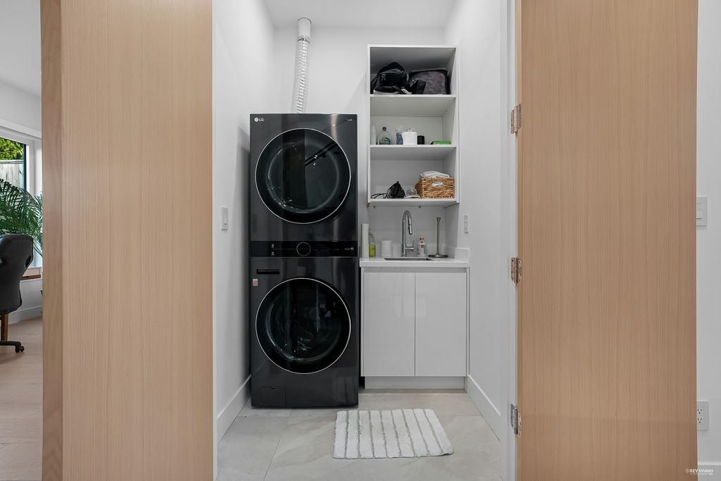 listing image 1105496440691471817