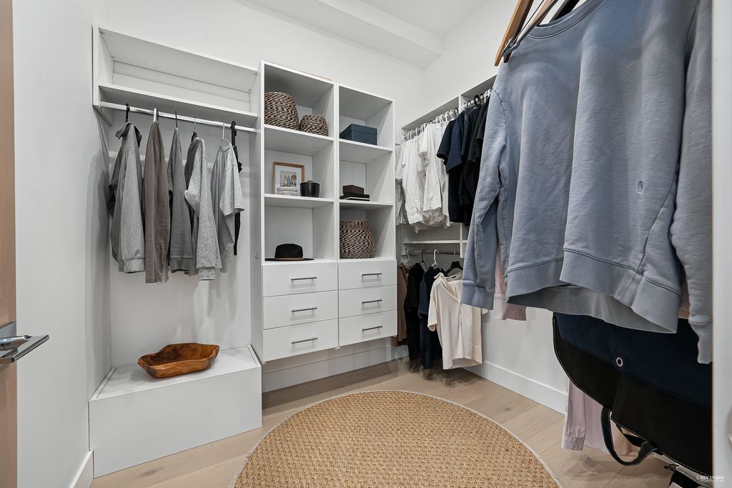 listing image 1108111857315234875