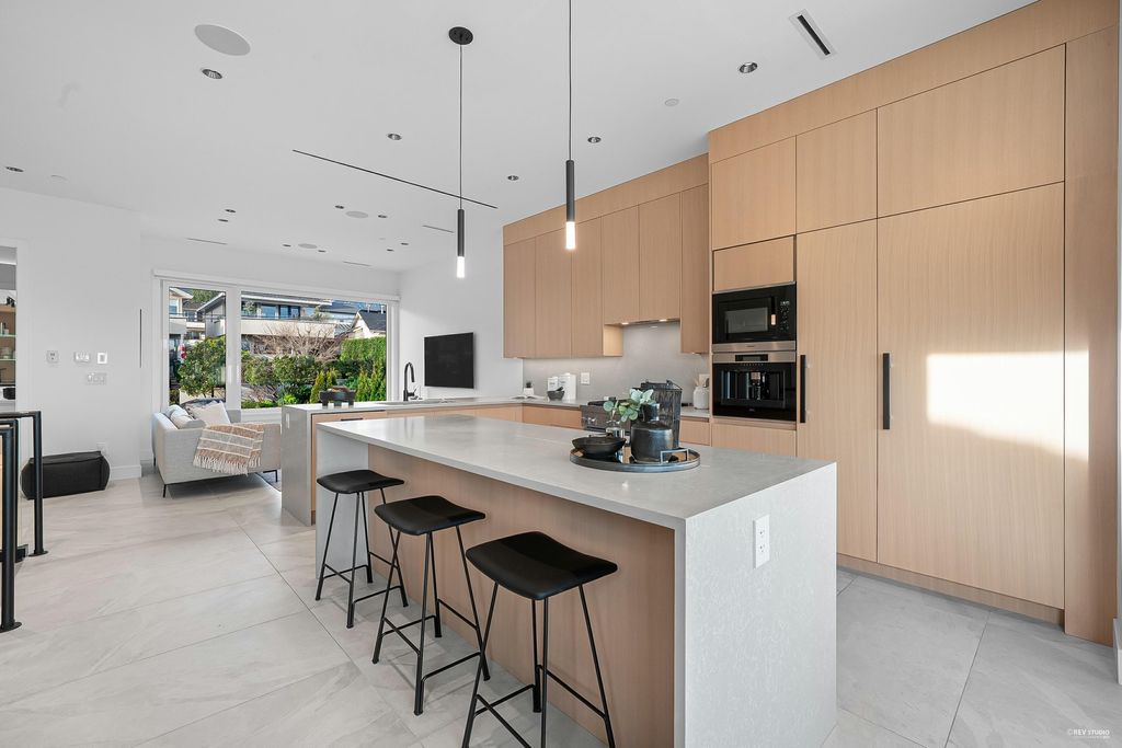 listing image 1100758962157244549