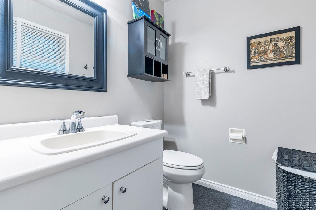 listing image 1102880480989829581