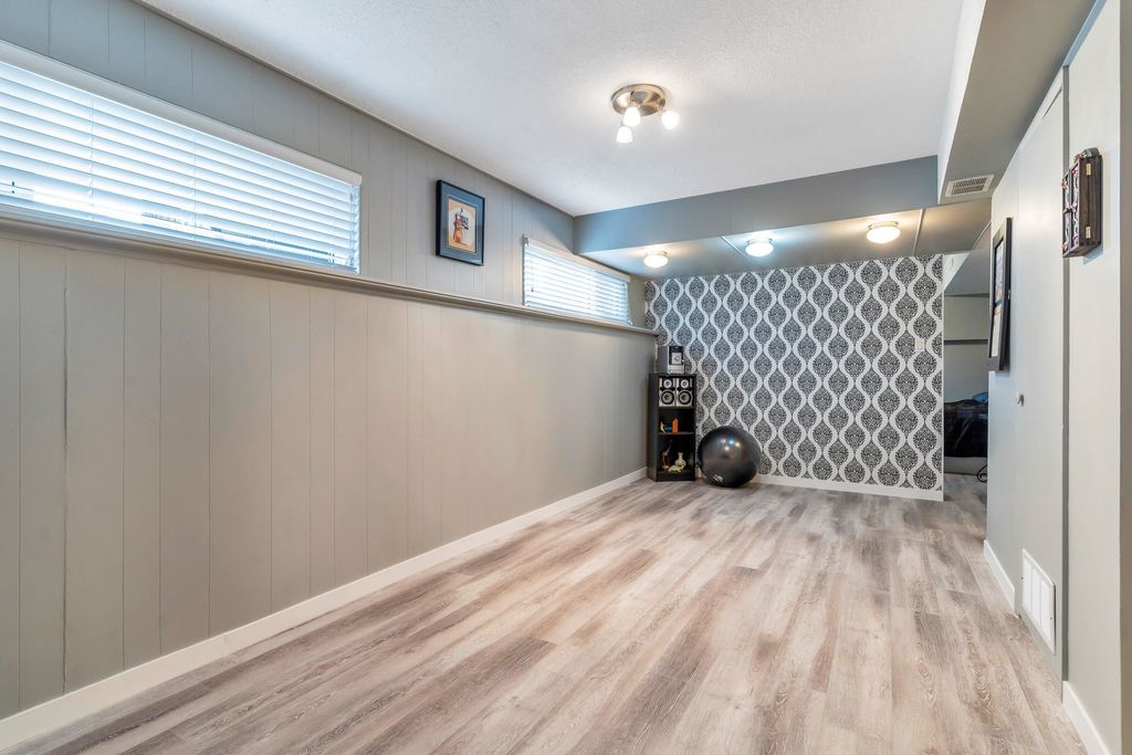 listing image 1104916231597617389