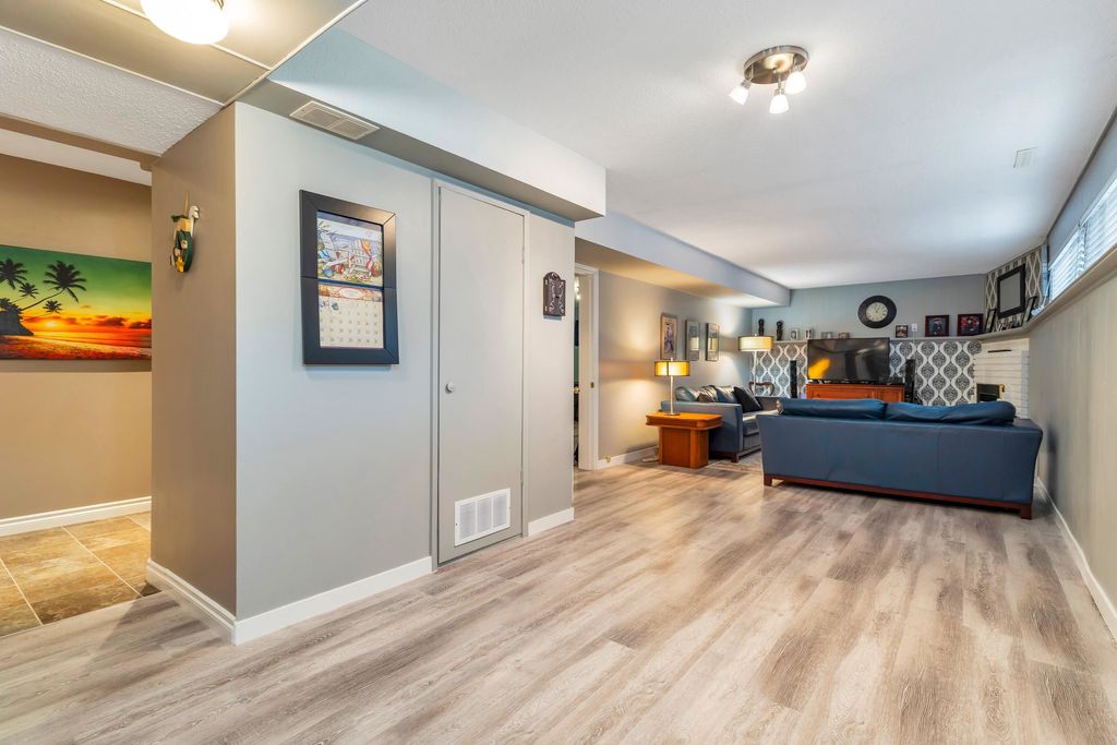 listing image 1107071213470875267
