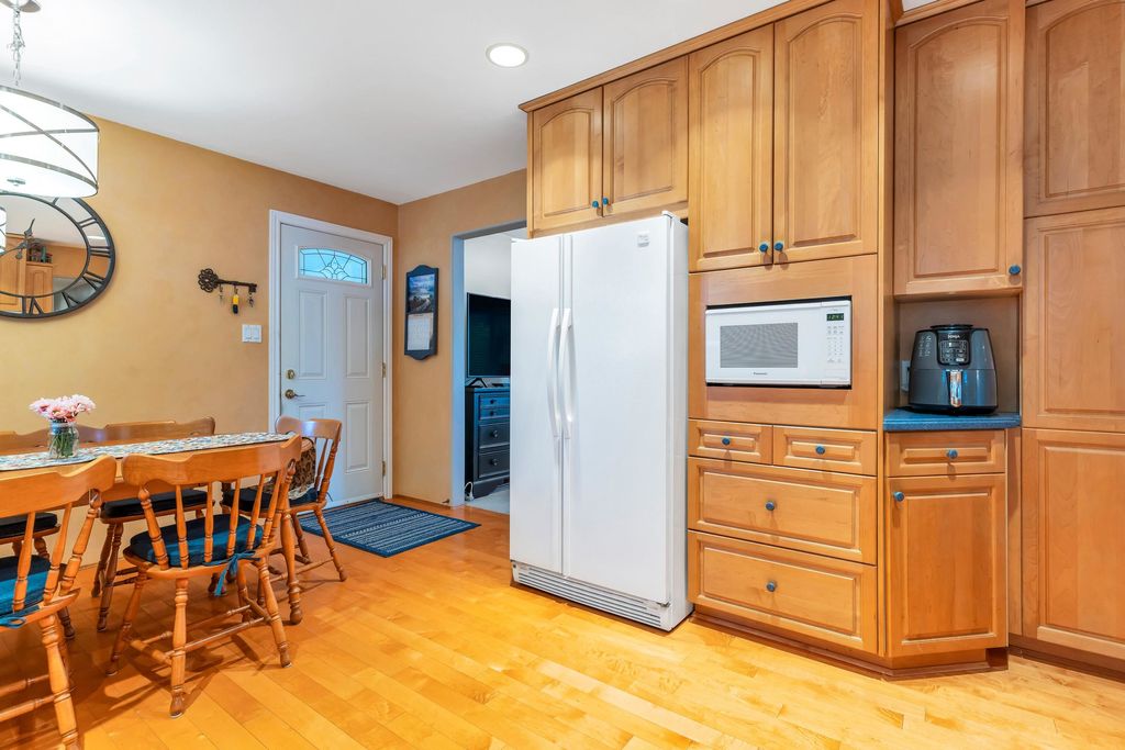 listing image 1104426125212363613