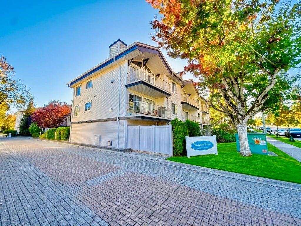 Photo of 15298 20 Avenue #103, Surrey, BC V4A 2A3 (MLS # R3171389)