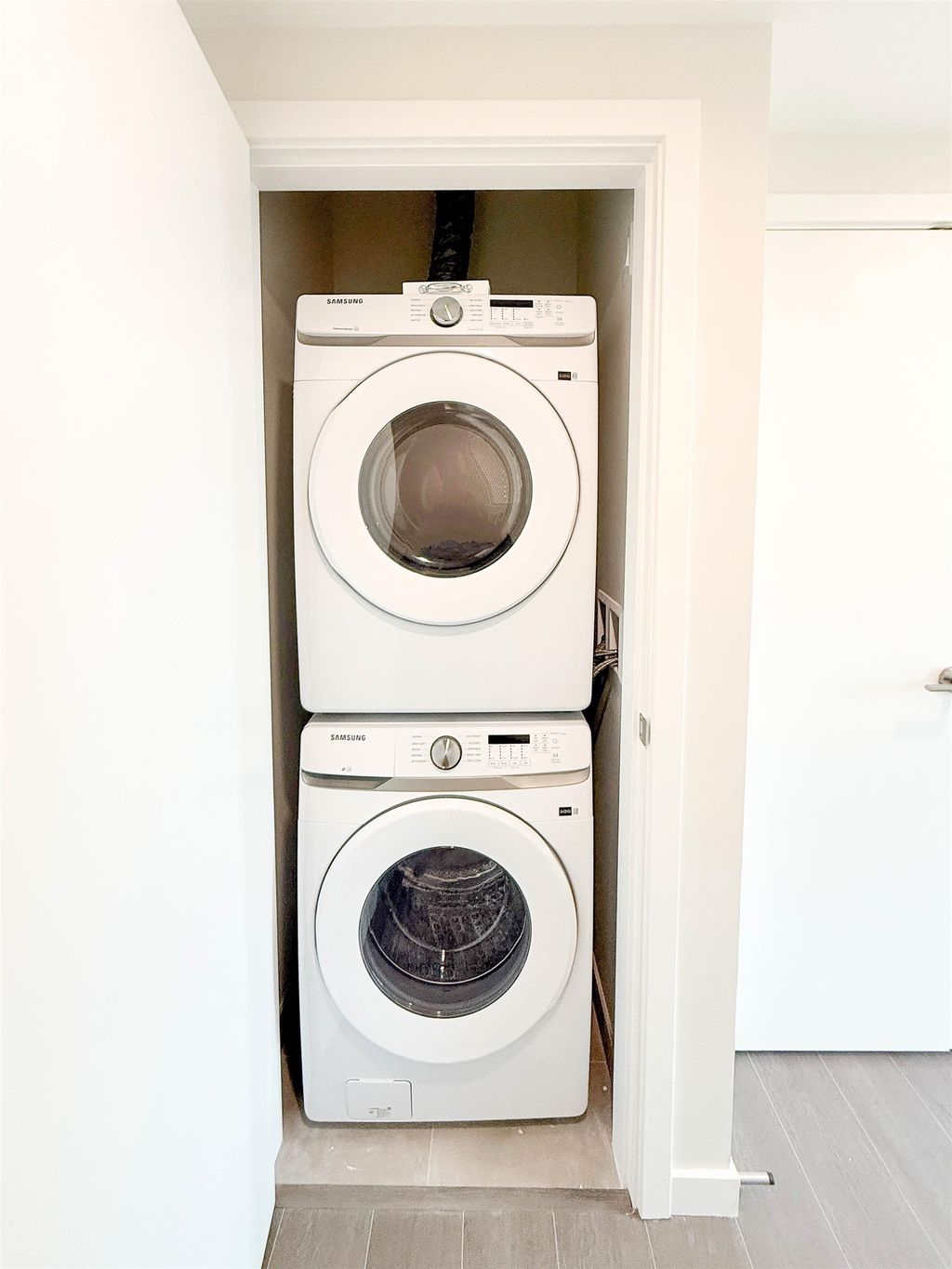 listing image 1106938229103365406