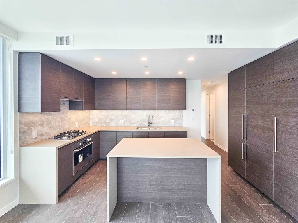 listing image 1106306379510333931