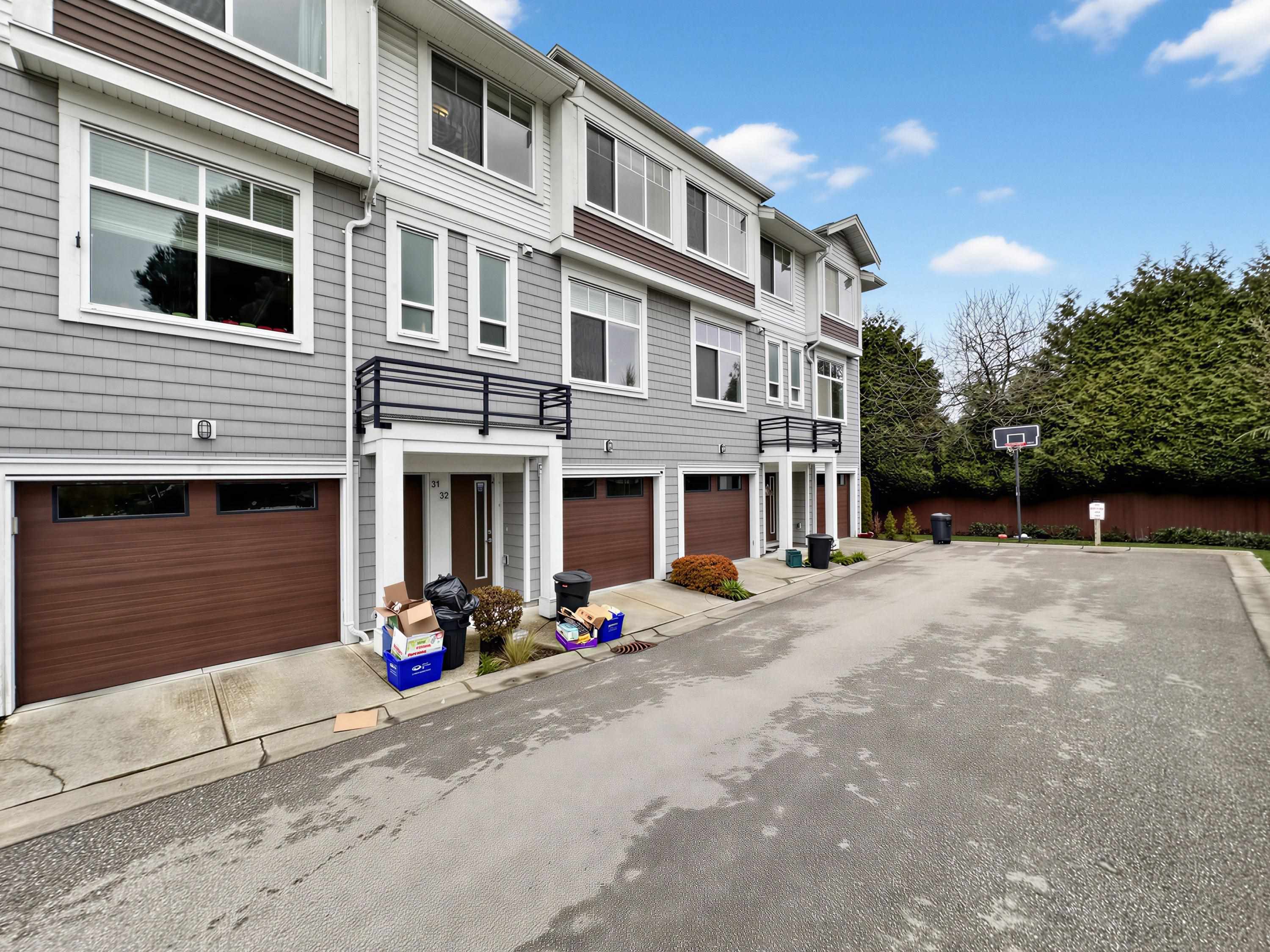 2528 156 Street 32