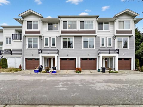 2528 156 Street 32 Surrey BC V4P 0E7