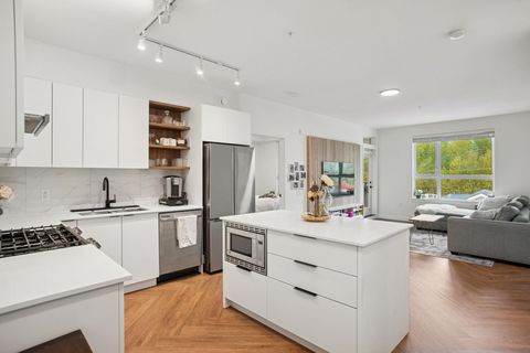 3229 St Johns Street 415 Port Moody BC V3H 0M4