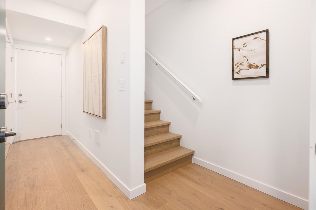 listing image 1108114012456279232