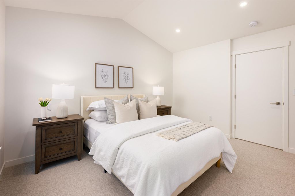 listing image 1105400388253501439
