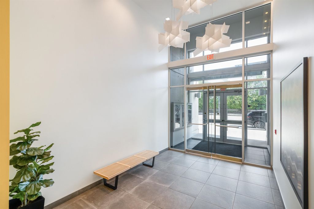 listing image 1102930904899721577