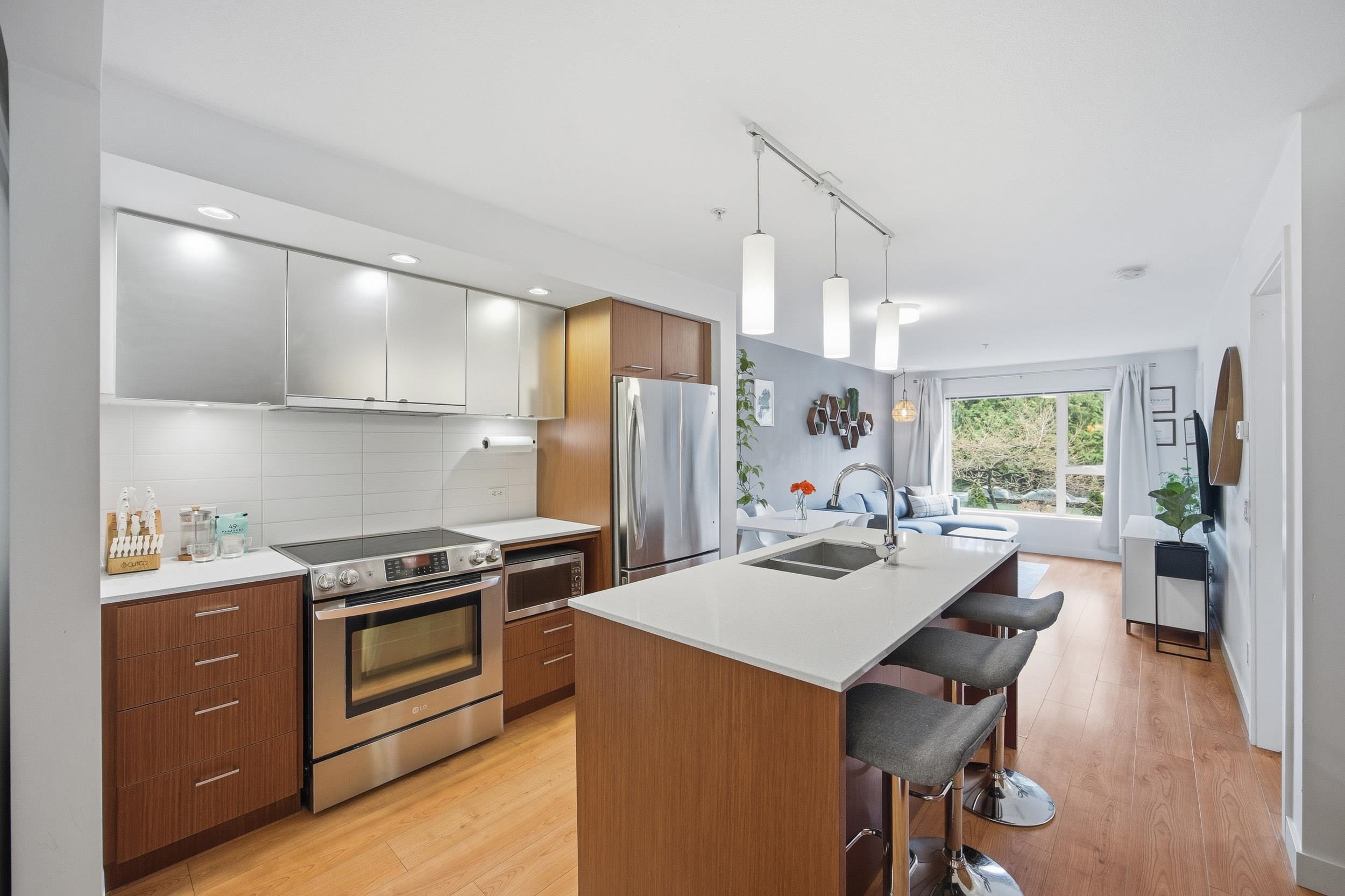 221 E 3rd Street 209