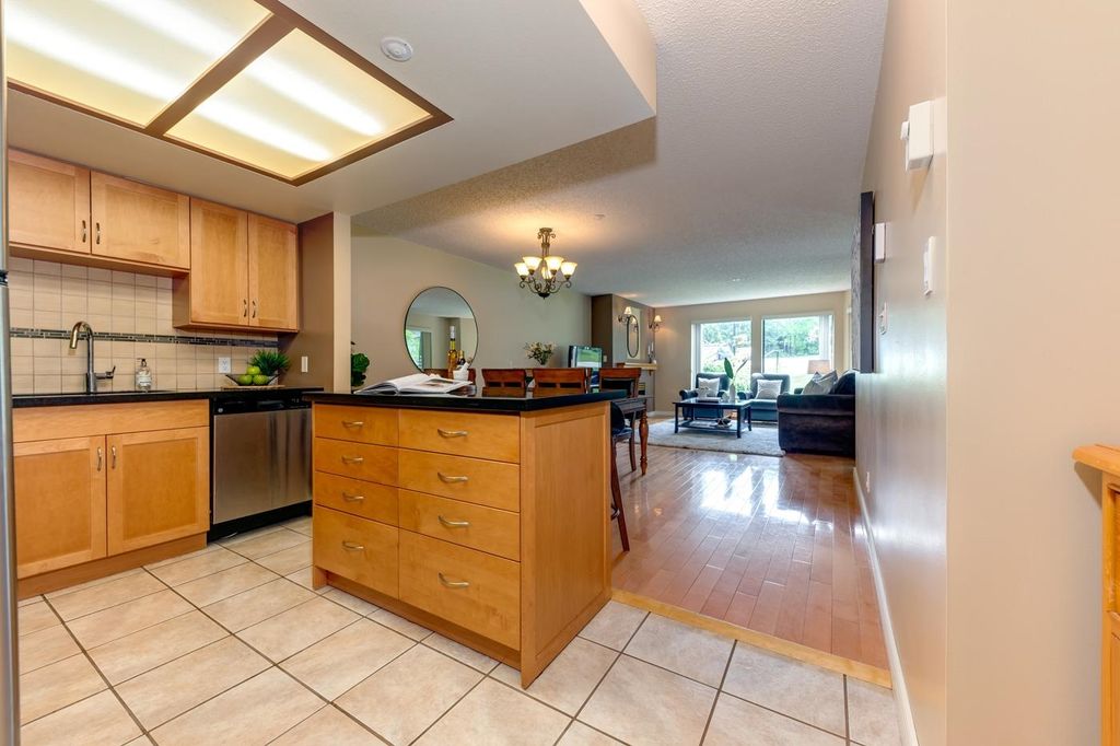 listing image 1102165025116961104