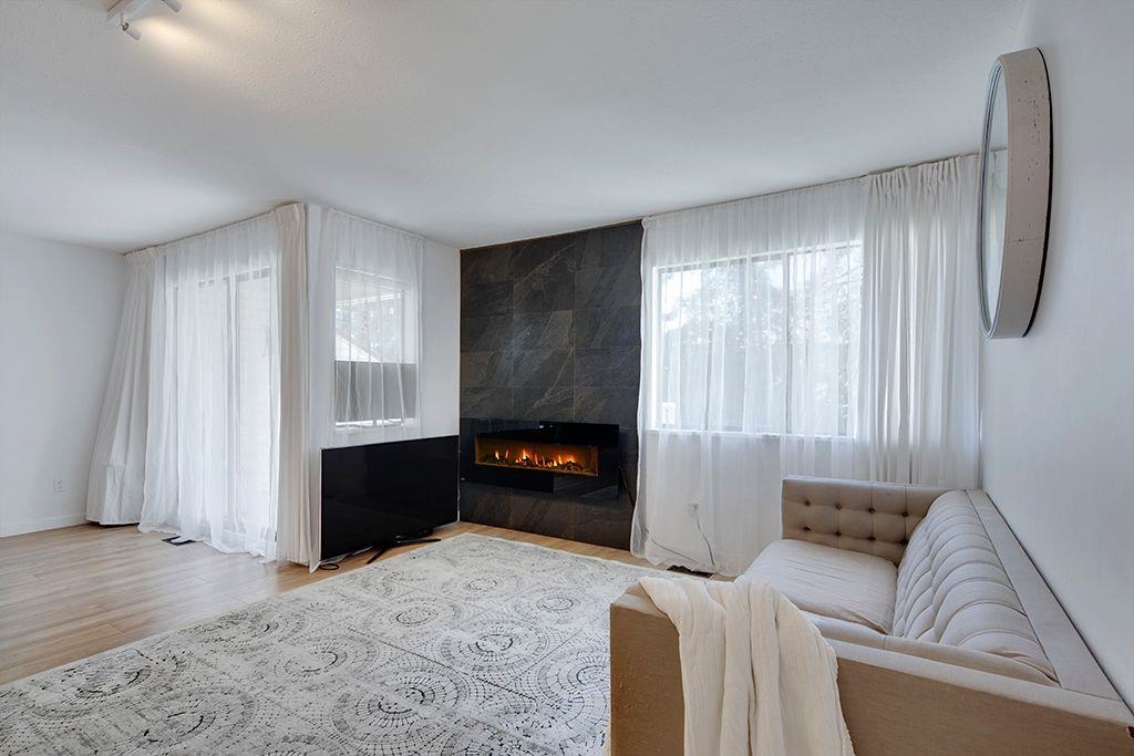 1220 Falcon Drive 208