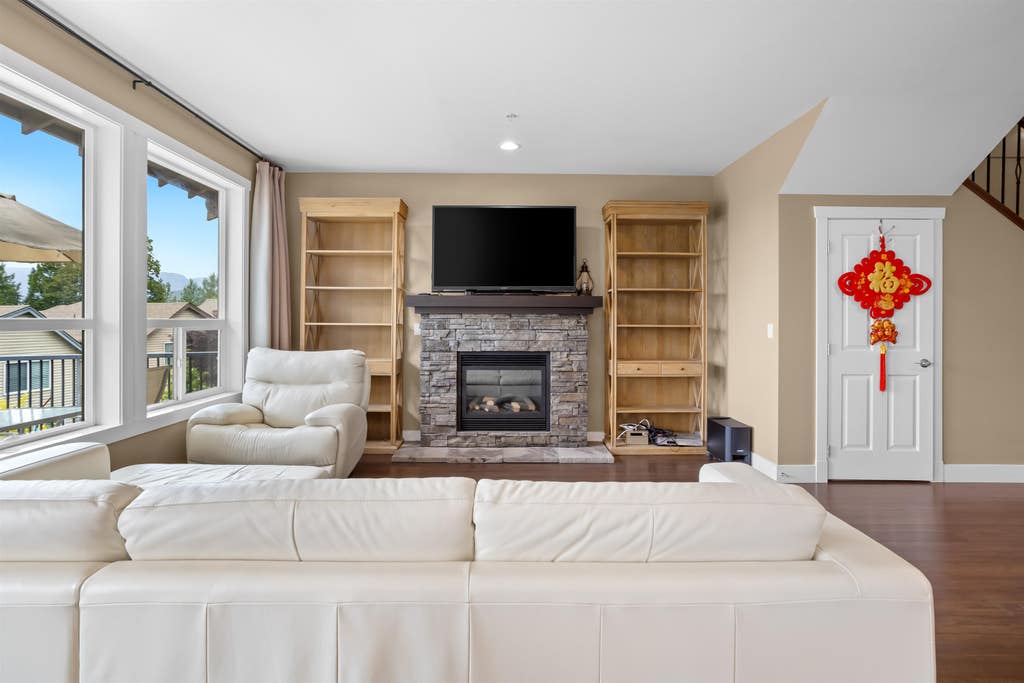 Photo of 13735 230a Street, Maple Ridge, BC V4R 0C9 (MLS # R3134492)